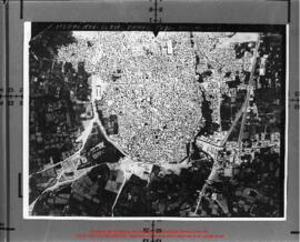 Film n° 373. Reproduction de photographies aériennes, aviation française du Levant : ville et oas...