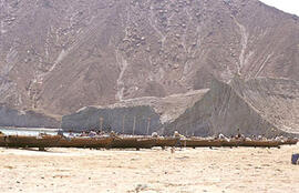
Chemins vers l'Orient, Pakistan. Plage de Pasni (Océan Indien), barques de pêcheurs
