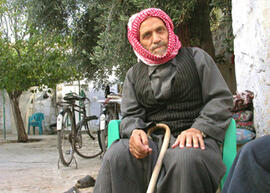 
Hommage à l'hospitalité syrienne. Portrait d'homme. Le vieil Imam de la plus vieille mosquée de ...