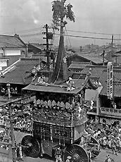 
Le Japon de 1937 à 1939 vu par André Leroi-Gourhan, trois fêtes traditionnelles, Kyoto et ses en...