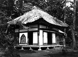 
Le Japon de 1937 à 1939 vu par André Leroi-Gourhan, l'architecture religieuse. Un petit temple à...