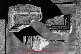 Film n°99. Khirbat adh-Dharih, tombeau 1, décor et empreintes de tissus (fouilles 85-86), juillet...